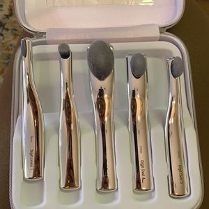 BRAND NEW Artis brush set of 5